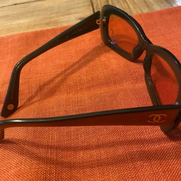 Chanel sunglasses - Picture 4 of 8